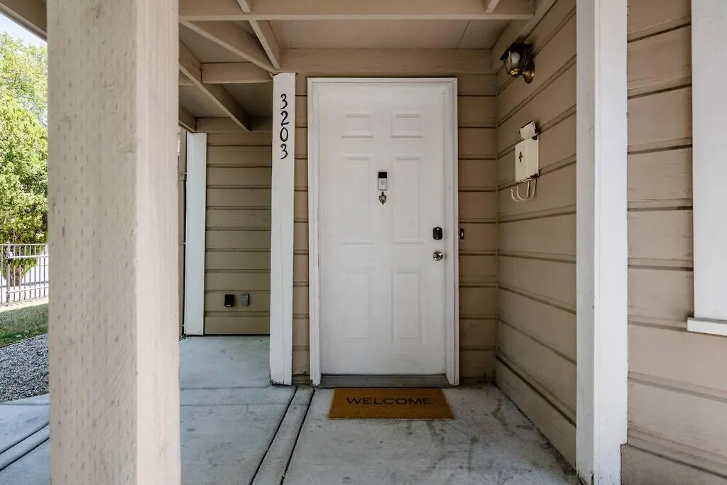 *2Bdr Victorian Home Away From Home - *Central Loc Sacramento