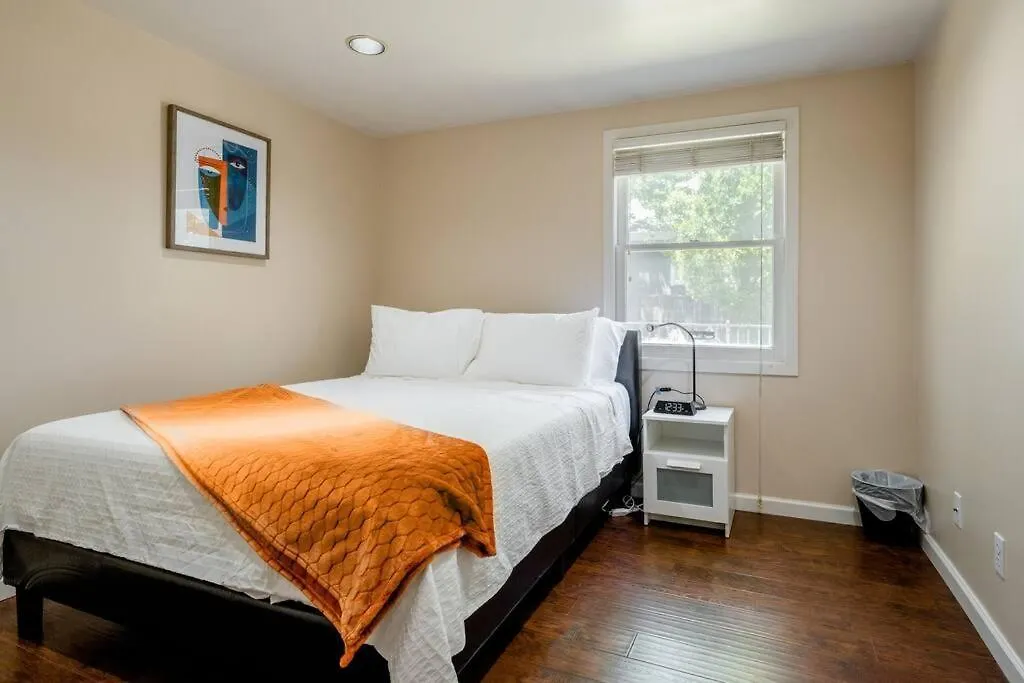 *2Bdr Victorian Home Away From Home - *Central Loc Sacramento